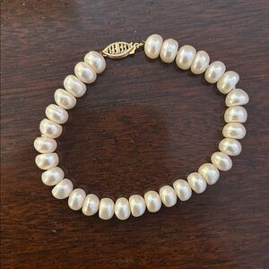 White Freshwater Pearl Bracelet with a Yellow Gold Filigree Clasp